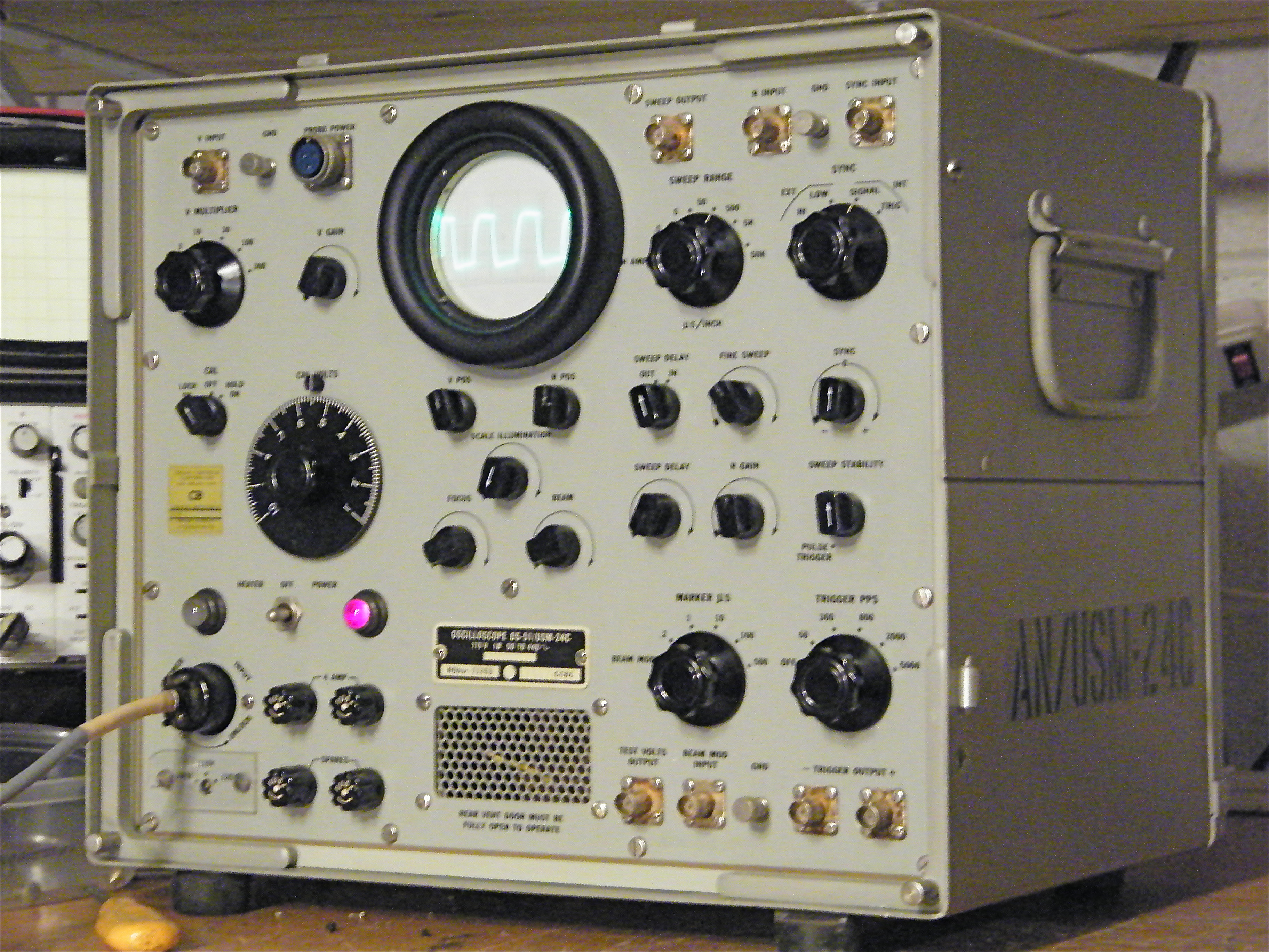 Vintage Electronic Equipment 112